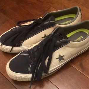 BRAND NEW ALLSTAR CONVERSE LEATHER SNEAKER